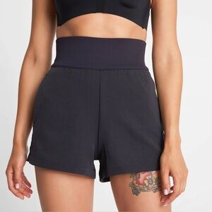 NIKE TECH PACK WOVEN HIGH RISE SHORTS